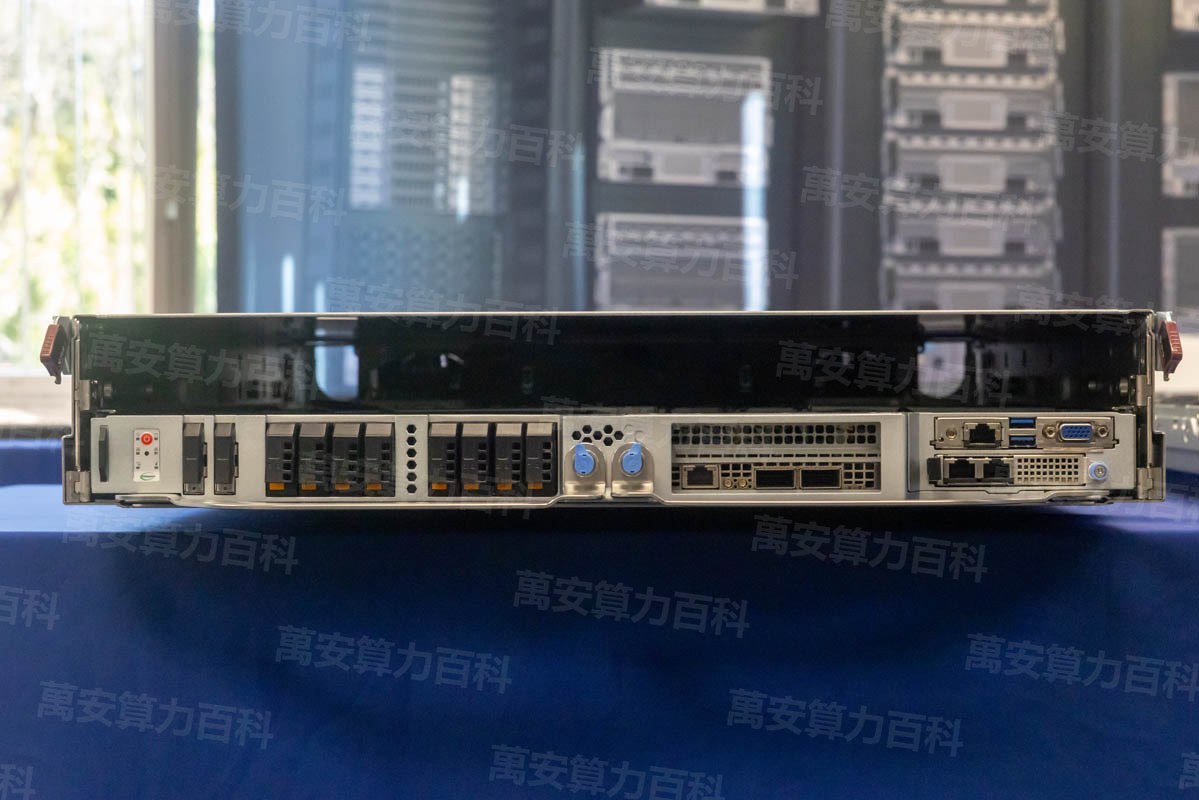 超微 SYS-222GS-NB3OT-ALC 2U 液冷 B300 NVL8 节点后部实拍