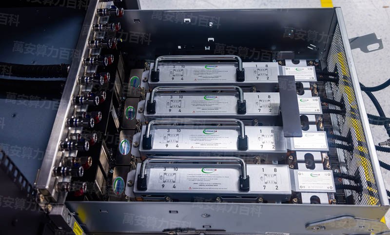液冷 8 卡 GPU/NVSwitch 托盘 实拍
